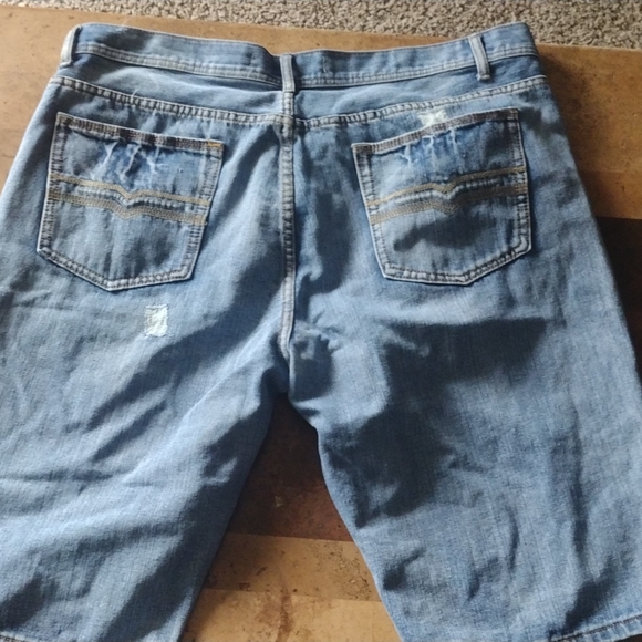 Men Short - Picture 2 of 3